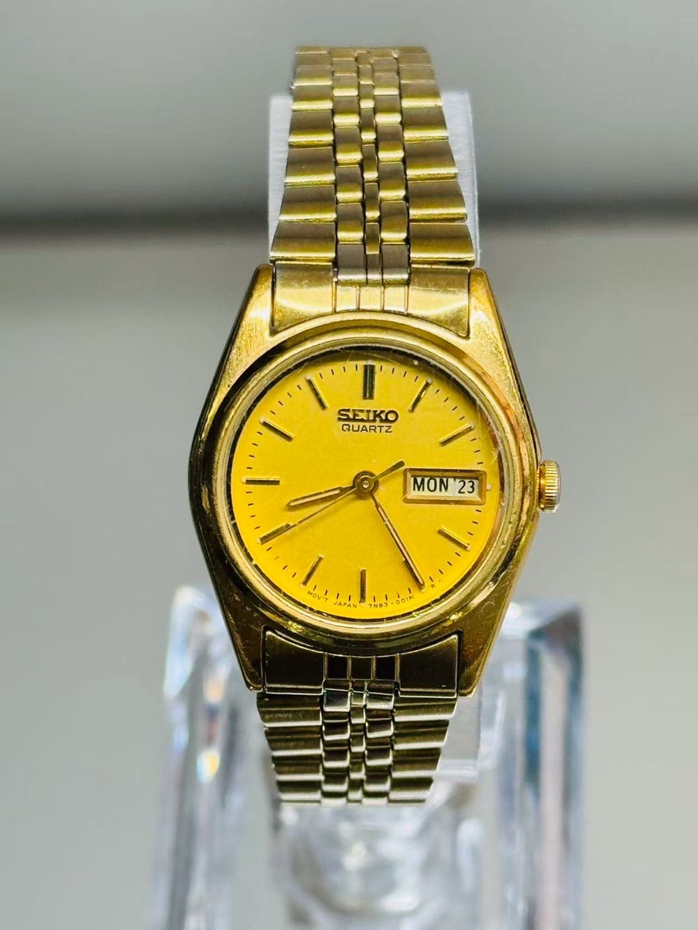 Vintage Seiko Women’s Gold Tone Quartz Watch 23mm Day Date New Battery Runs